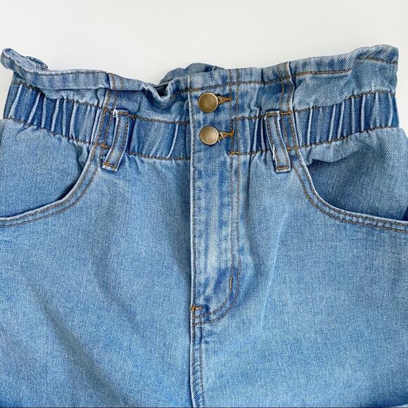 Forever 21 Contemporary Elastic Ruffle Waist Denim Shorts Size XS - Picture 3 of 8